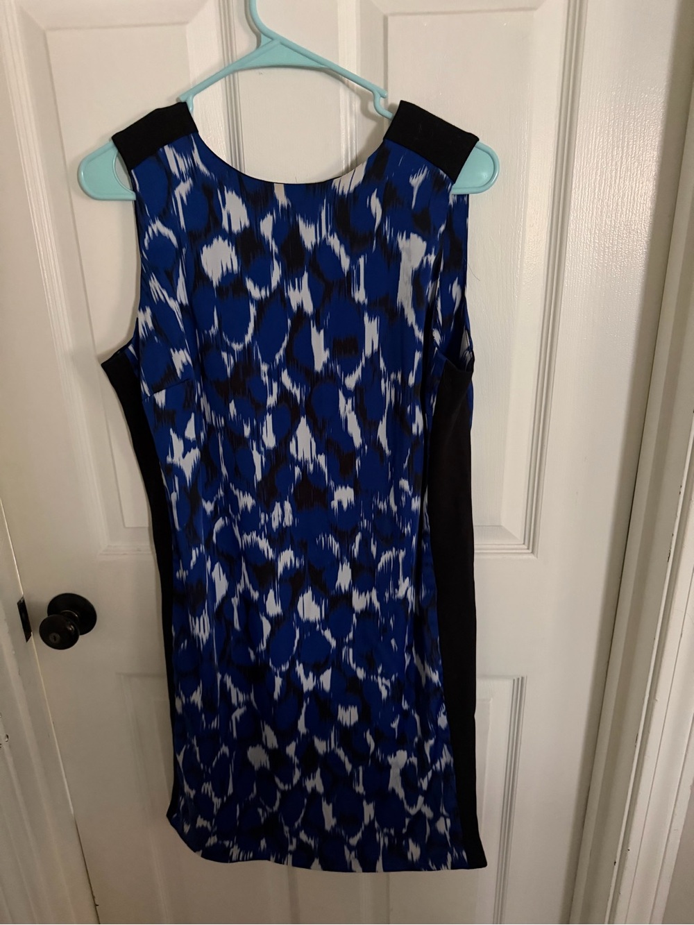 Vince Camuto Blue, White & Black Sleeveless Patterned Shift Dress